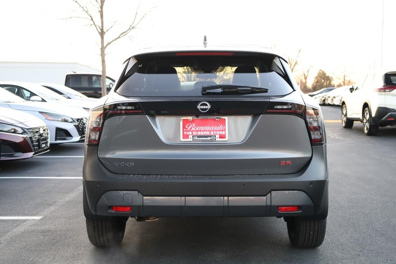 Nissan Kicks Vehicle Image 07