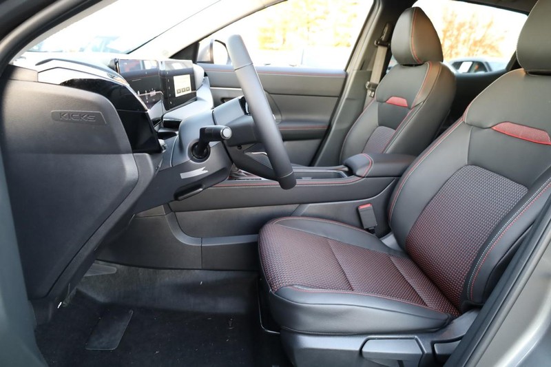 Nissan Kicks Vehicle Image 09