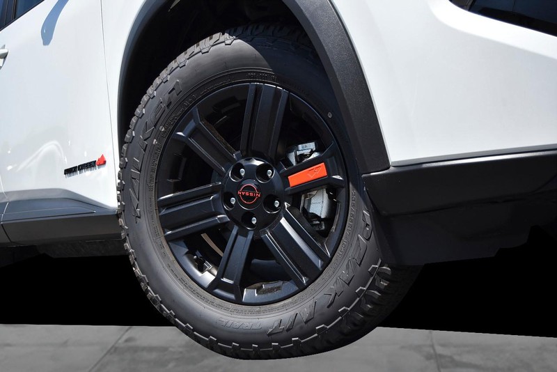 Nissan Rogue Vehicle Image 03