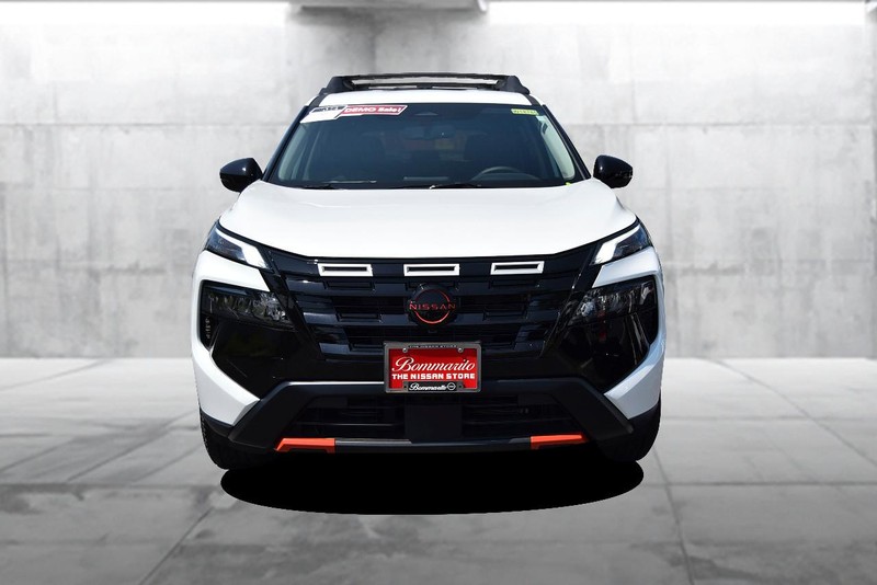Nissan Rogue Vehicle Image 04