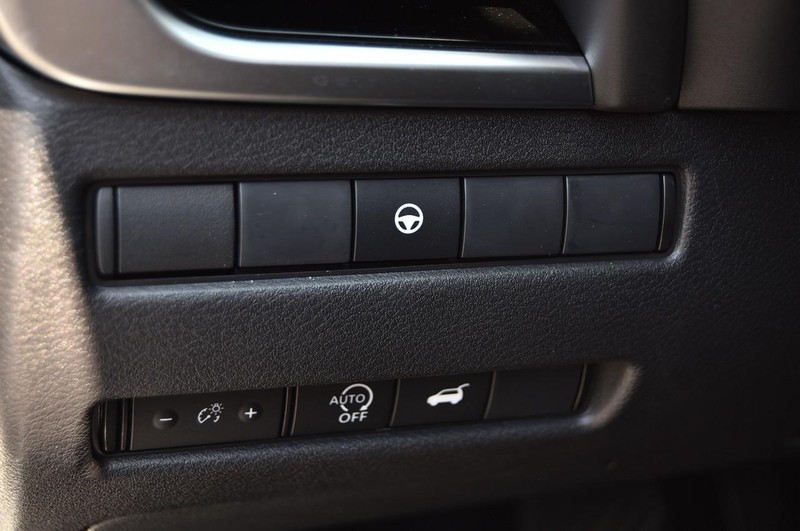 Nissan Rogue Vehicle Image 12