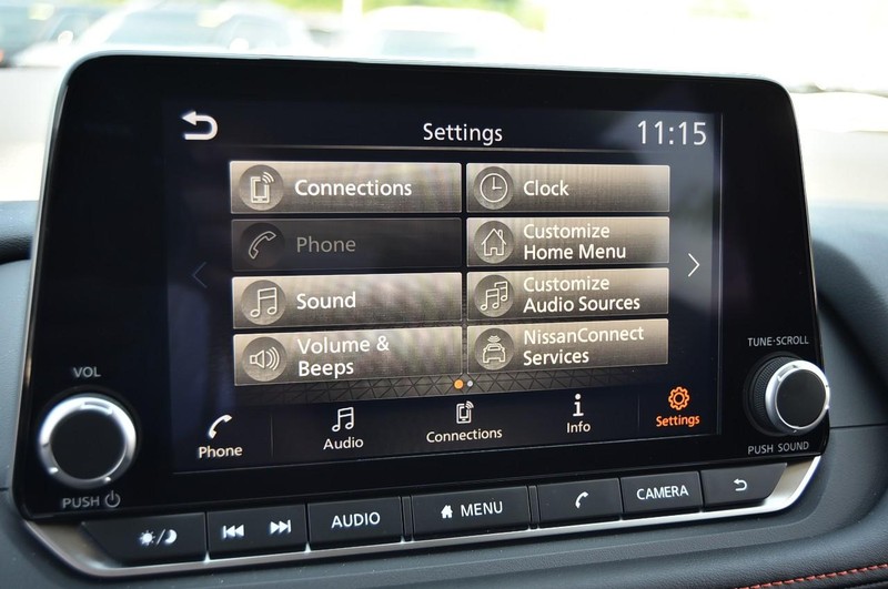Nissan Rogue Vehicle Image 15