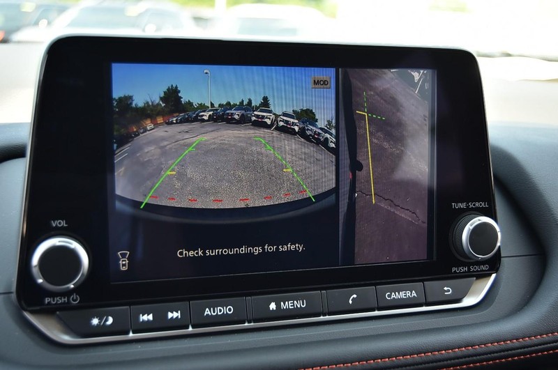 Nissan Rogue Vehicle Image 16