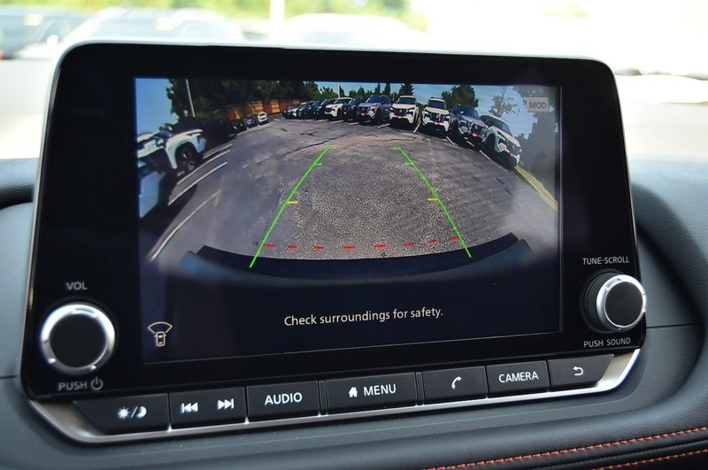 Nissan Rogue Vehicle Image 17