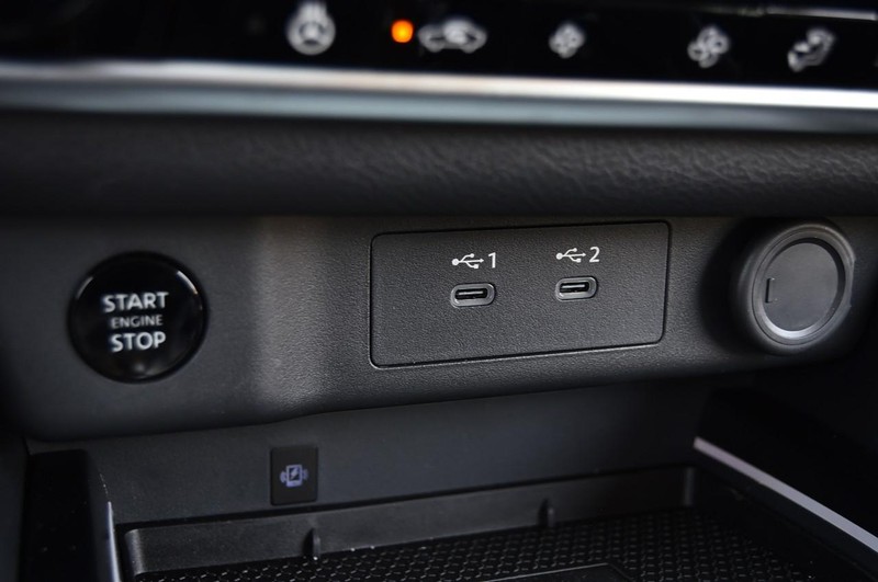 Nissan Rogue Vehicle Image 19
