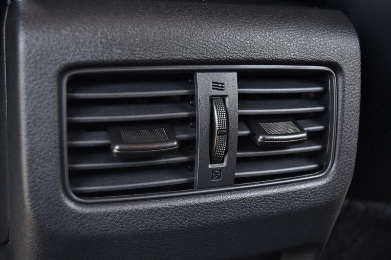 Nissan Rogue Vehicle Image 25