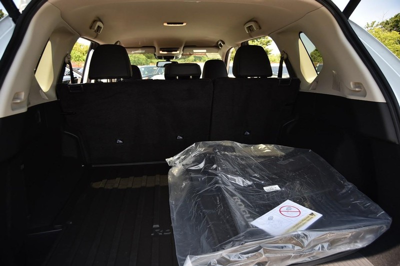 Nissan Rogue Vehicle Image 27