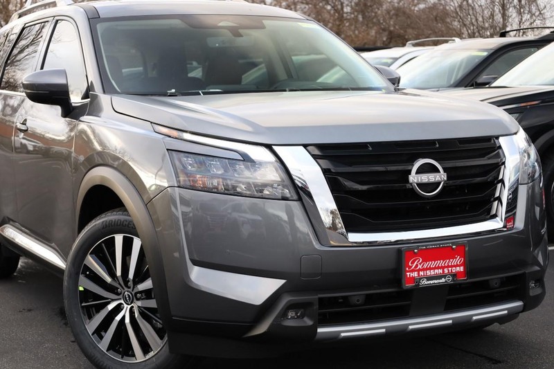 Nissan Pathfinder Vehicle Image 04
