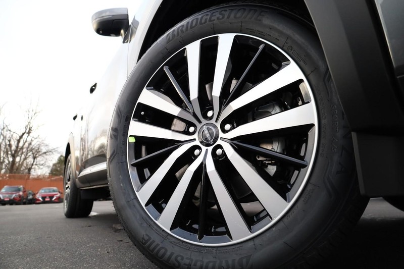 Nissan Pathfinder Vehicle Image 05