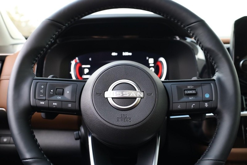Nissan Pathfinder Vehicle Image 16