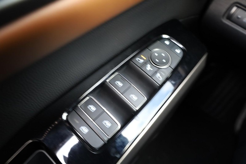 Nissan Pathfinder Vehicle Image 26