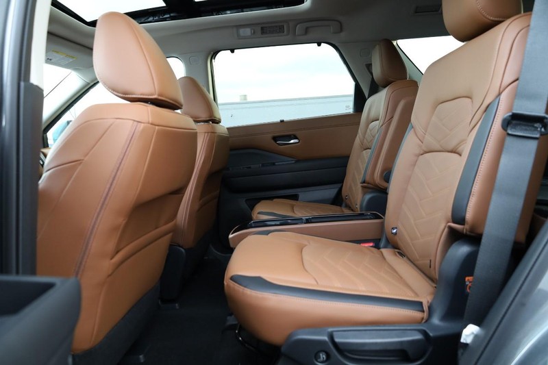 Nissan Pathfinder Vehicle Image 29