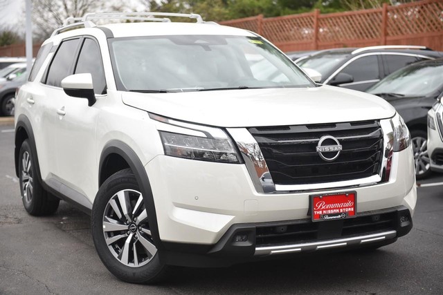 Nissan Pathfinder Vehicle Image 02