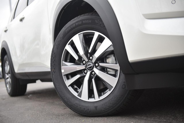 Nissan Pathfinder Vehicle Image 03