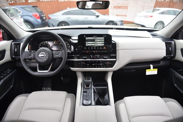 Nissan Pathfinder Vehicle Image 07