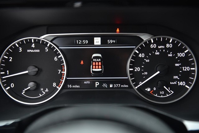 Nissan Pathfinder Vehicle Image 11