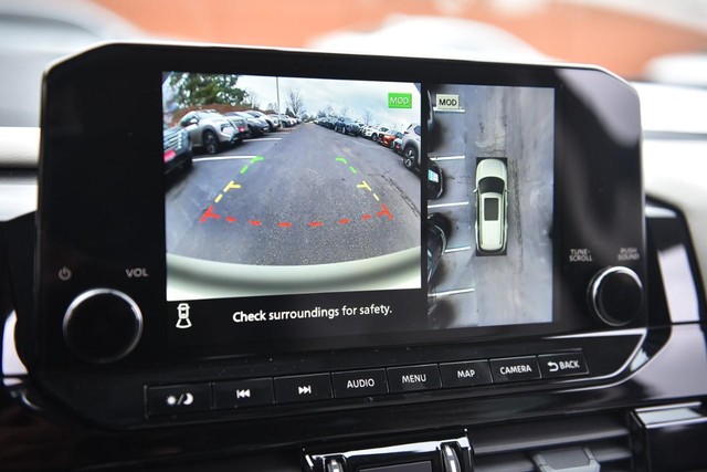 Nissan Pathfinder Vehicle Image 12