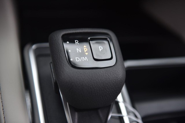 Nissan Pathfinder Vehicle Image 16