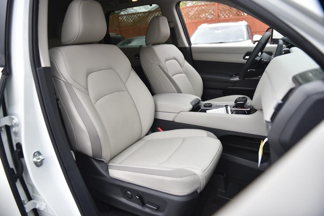 Nissan Pathfinder Vehicle Image 21