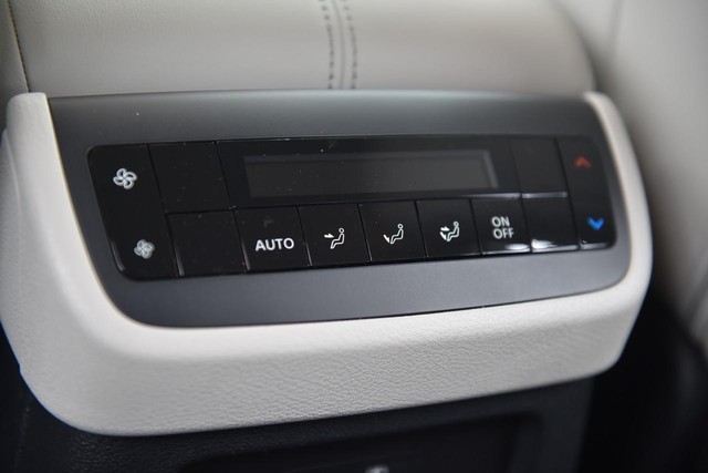 Nissan Pathfinder Vehicle Image 23