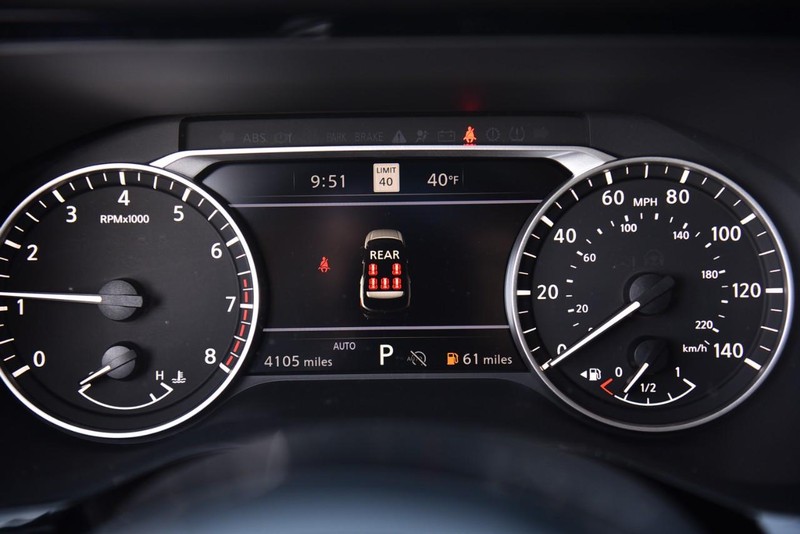 Nissan Pathfinder Vehicle Image 11