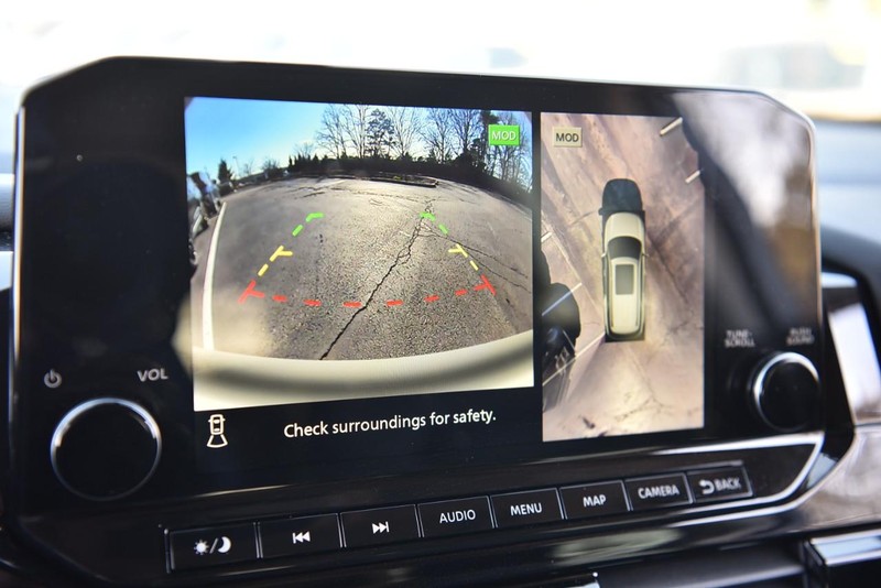 Nissan Pathfinder Vehicle Image 12