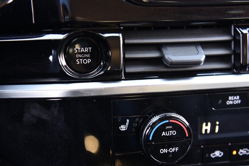 Nissan Pathfinder Vehicle Image 14