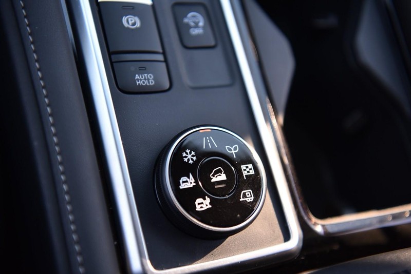 Nissan Pathfinder Vehicle Image 16
