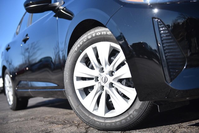 Nissan Sentra Vehicle Image 03