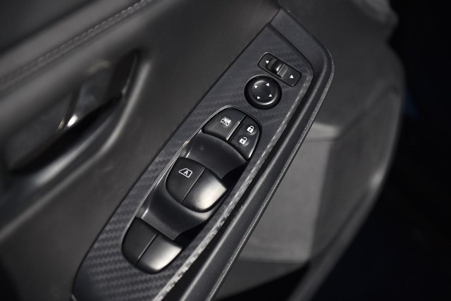 Nissan Sentra Vehicle Image 08