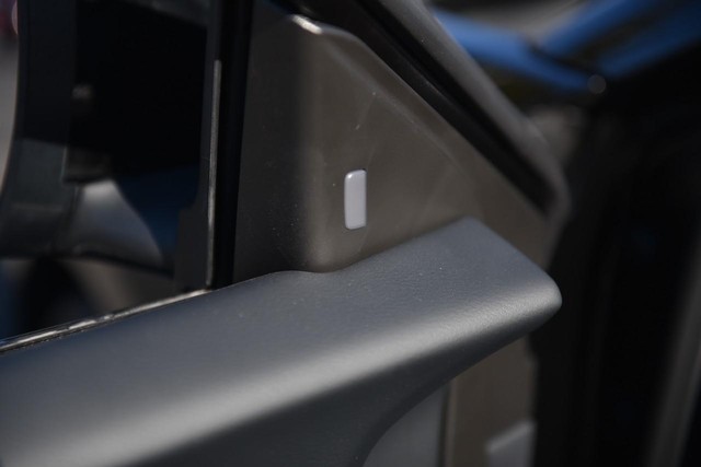 Nissan Sentra Vehicle Image 09
