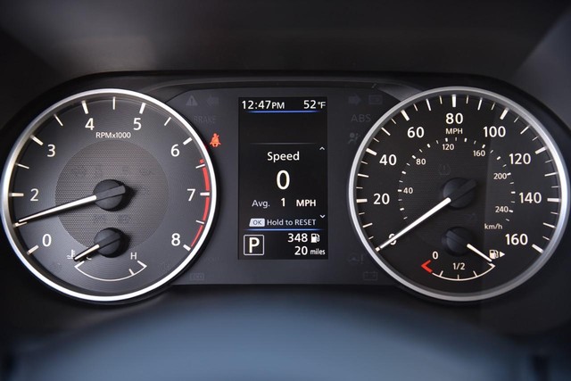 Nissan Sentra Vehicle Image 11
