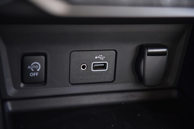 Nissan Sentra Vehicle Image 14
