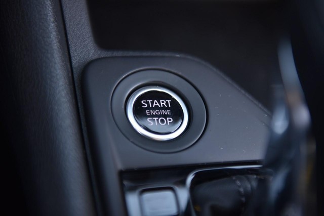 Nissan Sentra Vehicle Image 15