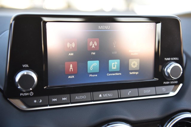 Nissan Sentra Vehicle Image 16