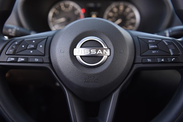 Nissan Sentra Vehicle Image 17