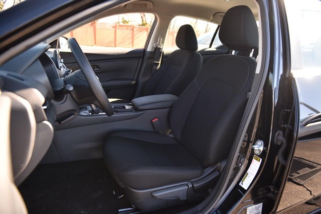 Nissan Sentra Vehicle Image 18
