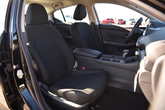 Nissan Sentra Vehicle Image 19