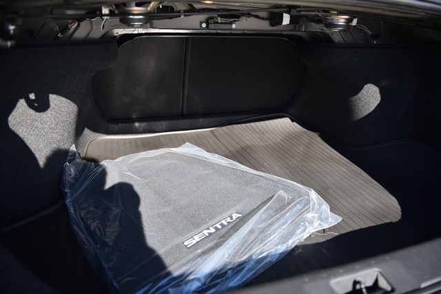 Nissan Sentra Vehicle Image 21