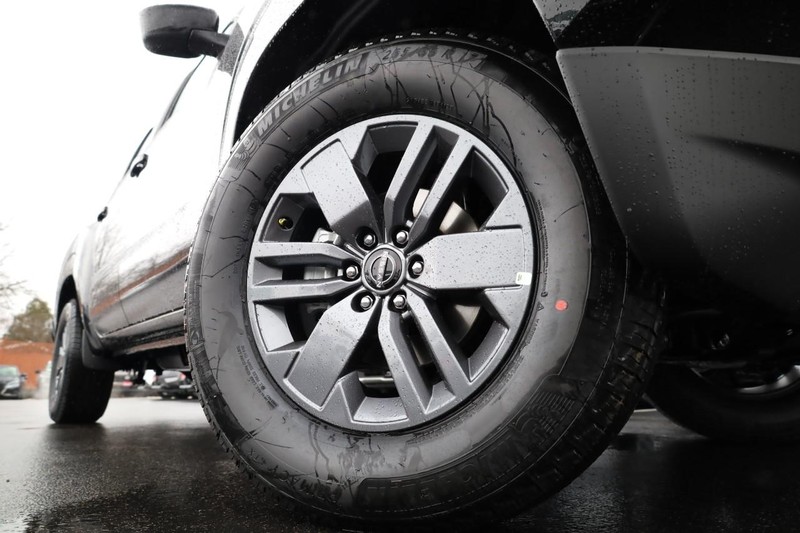 Nissan Frontier Vehicle Image 05