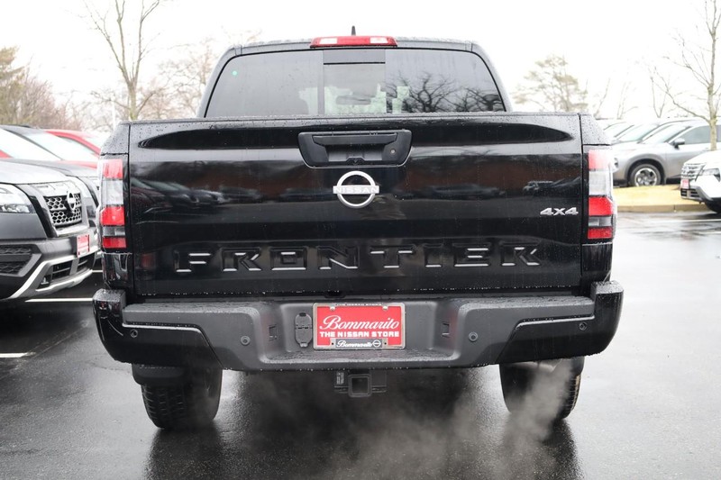 Nissan Frontier Vehicle Image 08