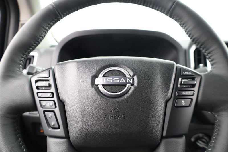 Nissan Frontier Vehicle Image 11