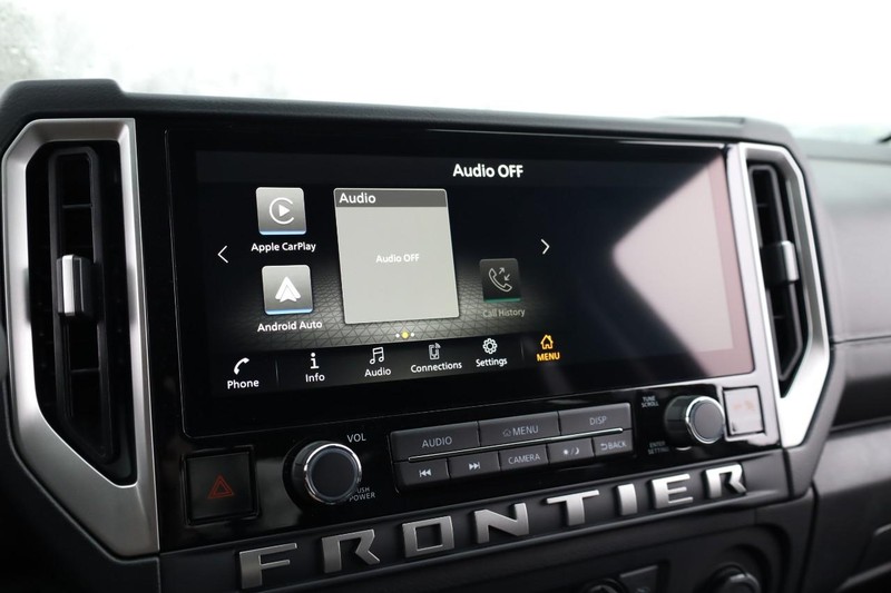 Nissan Frontier Vehicle Image 13