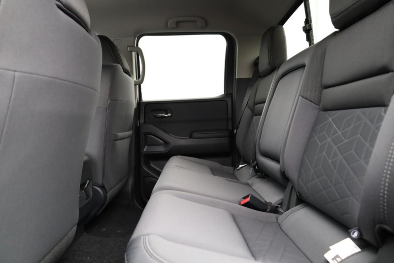 Nissan Frontier Vehicle Image 24