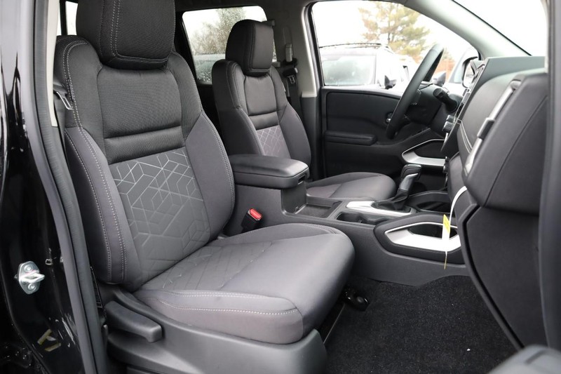 Nissan Frontier Vehicle Image 28