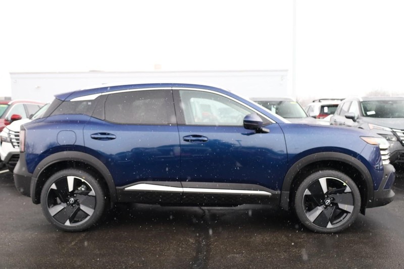 Nissan Kicks Vehicle Image 06