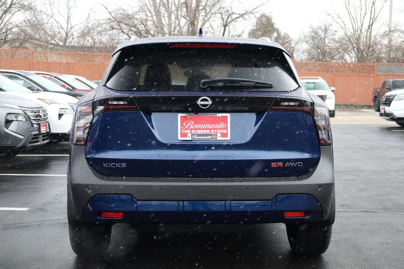 Nissan Kicks Vehicle Image 07