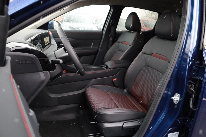 Nissan Kicks Vehicle Image 09