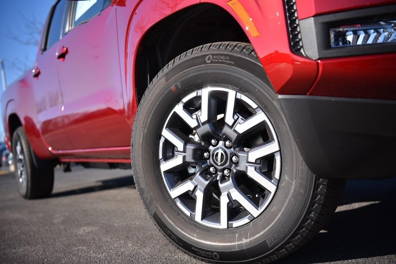 Nissan Frontier Vehicle Image 04