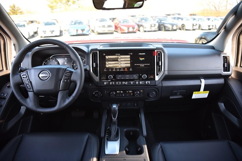 Nissan Frontier Vehicle Image 09